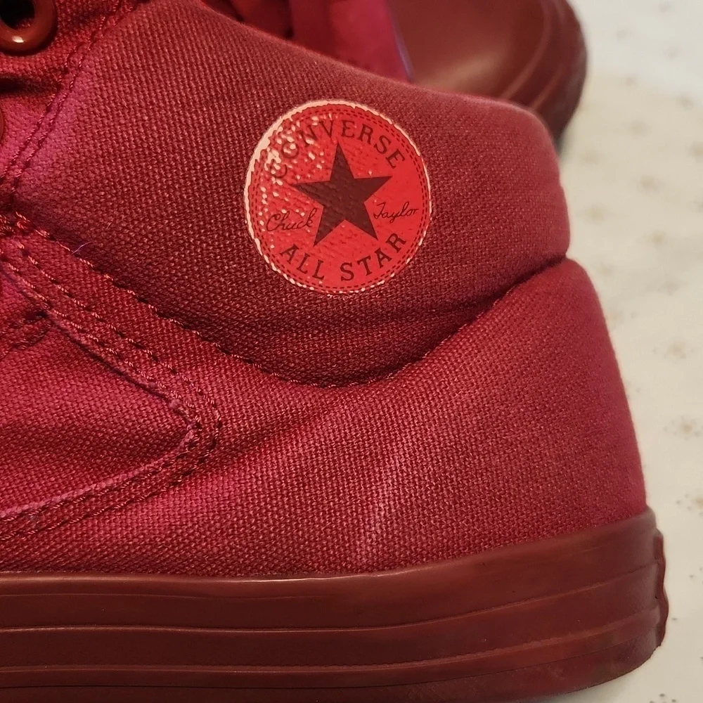 Converse All Star red canvas high-top high guard lace up sneakers junior size 4